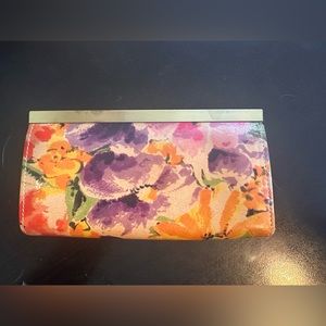 Patricia Nash Couchy Wallet. Floral pattern.